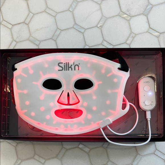 LED Face Mask - White - Picture 6 of 10